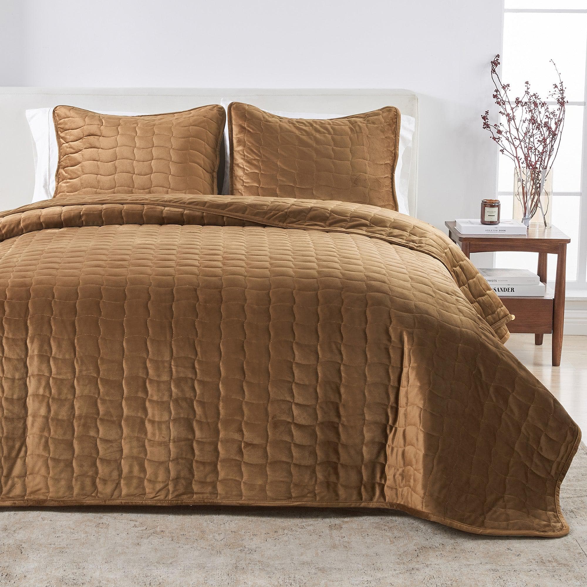 Stitched Quilt Set
