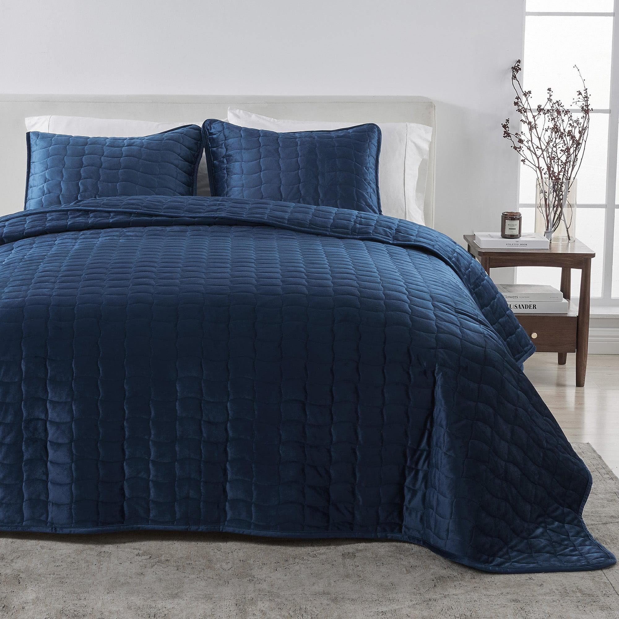 Stitched Quilt Set